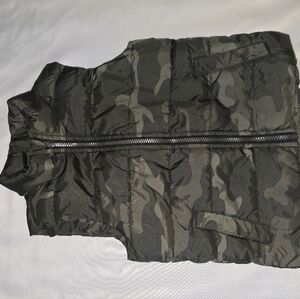 Boys Camouflage puffer vest.